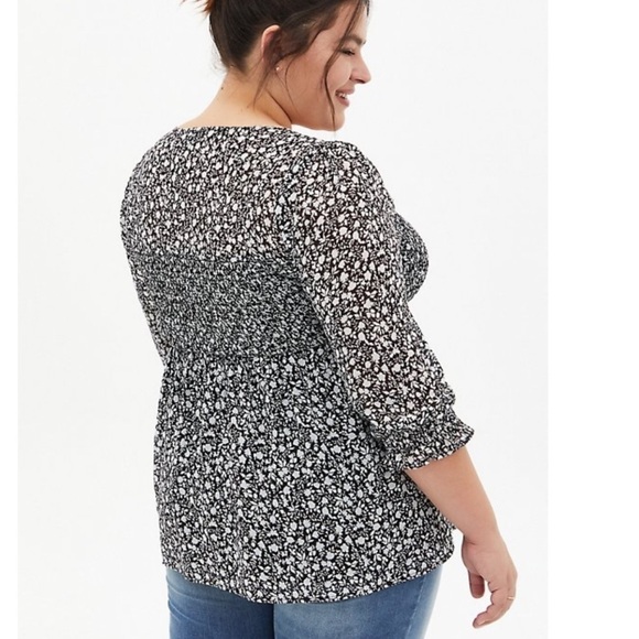 Torrid size 3 BLACK & WHITE FLORAL CHIFFON SMOCKED BABYDOLL BLOUSE - Picture 3 of 7